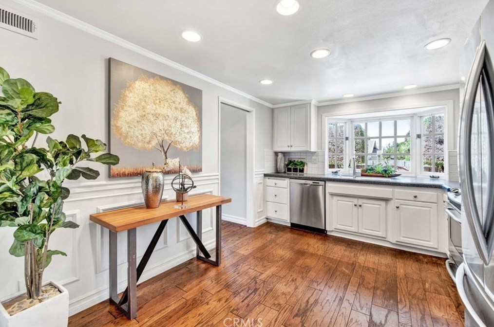 14631 Oak Ave, Irvine CA  92606-2166 exterior