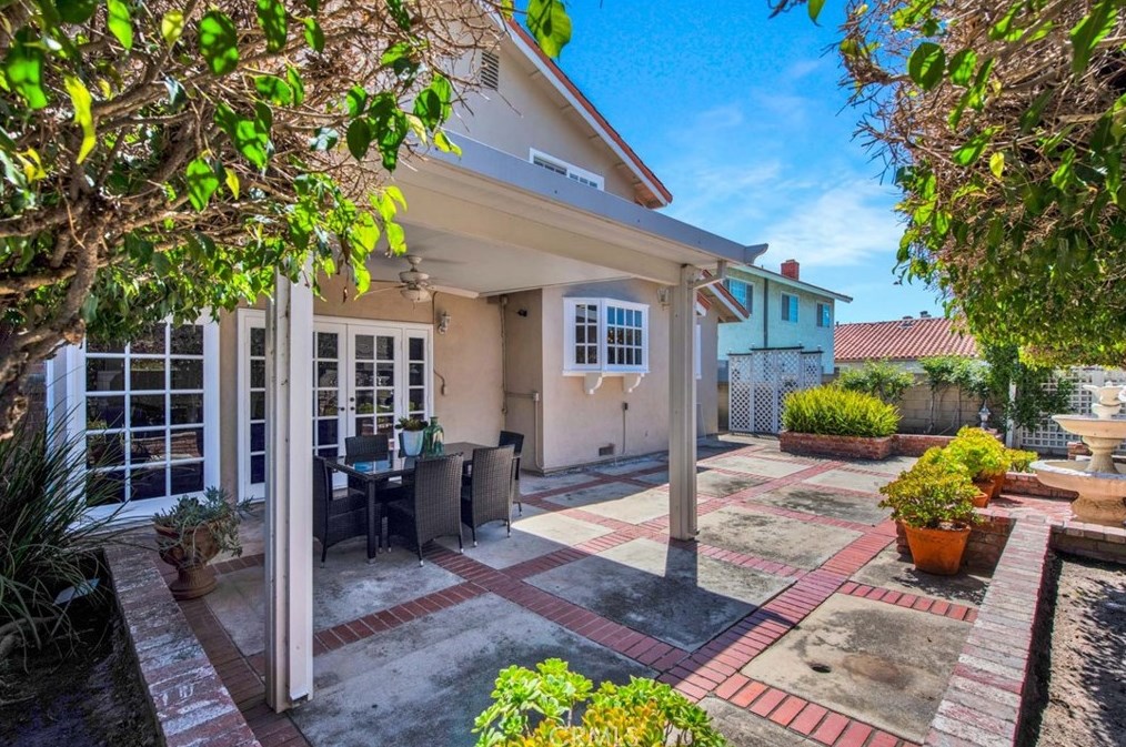 14631 Oak Ave, Irvine CA  92606-2166 exterior