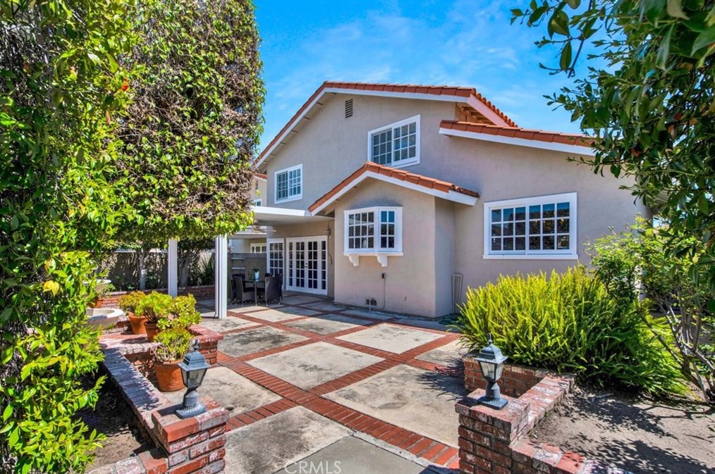 14631 Oak Ave, Irvine CA  92606-2166 exterior