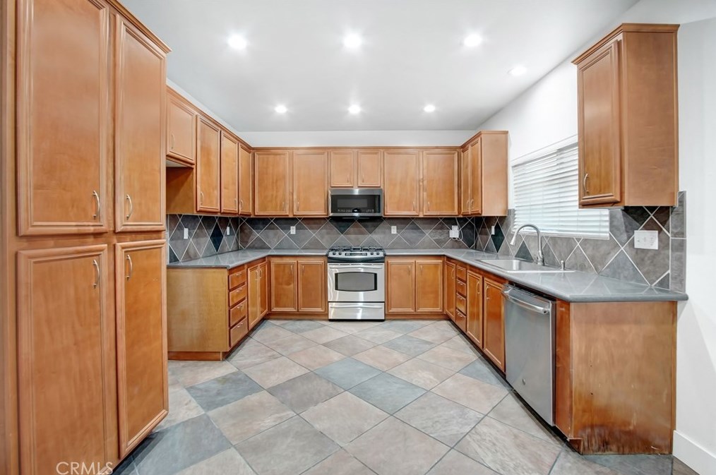 736 Provance St, Hemet CA  92545-6364 exterior