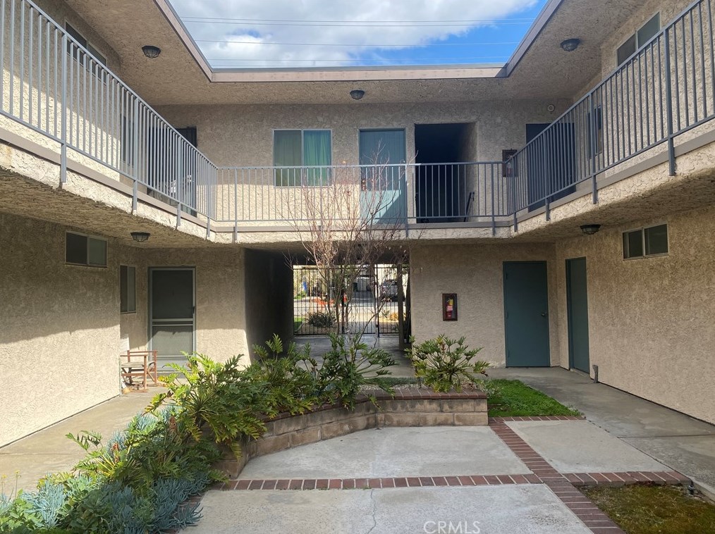 824 Windsor Rd, Glendale CA  91205-2431 exterior
