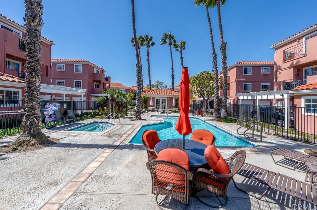 409 Utica Ave, Huntington Beach CA  92648-2885 exterior