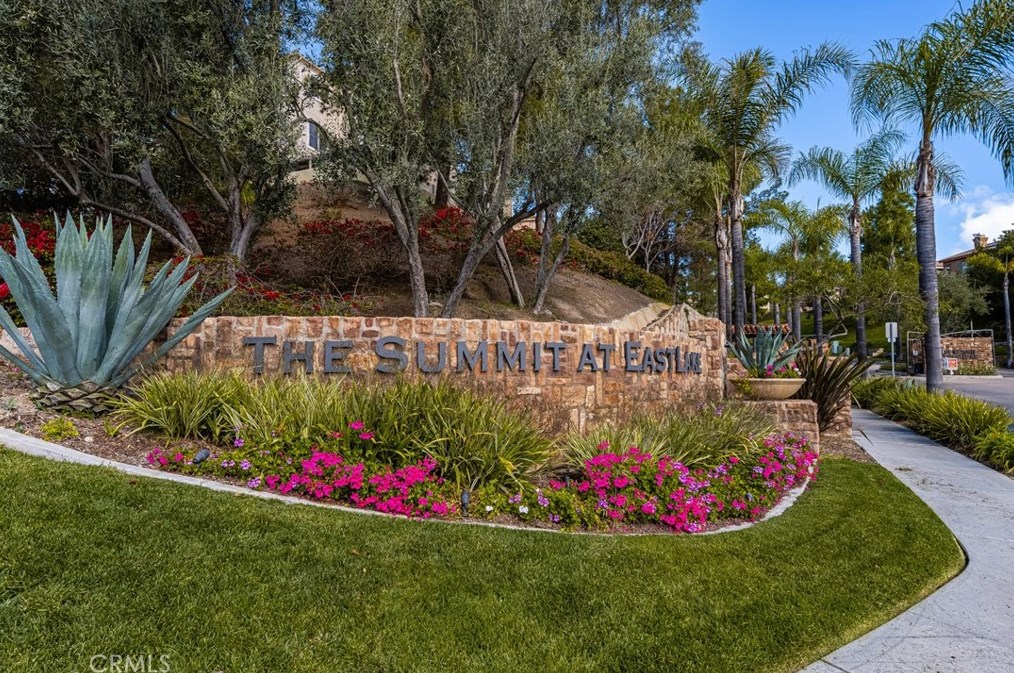 1502 Circulo Brindisi, Chula Vista CA  91915-4132 exterior
