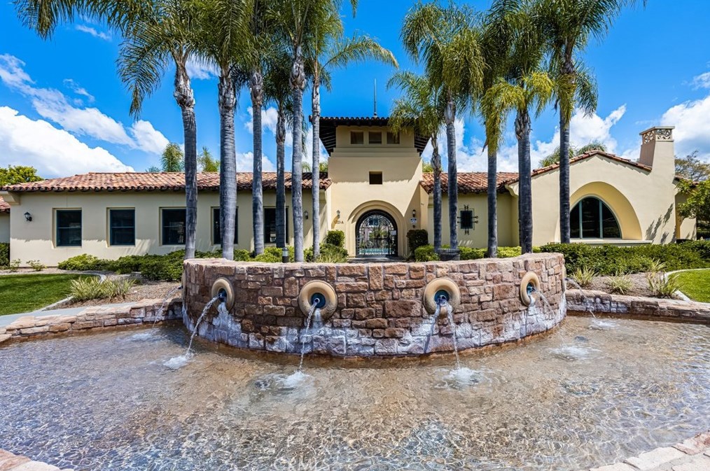 1502 Circulo Brindisi, Chula Vista CA  91915-4132 exterior