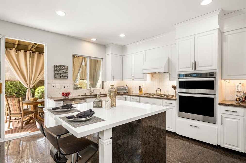 1502 Circulo Brindisi, Chula Vista CA  91915-4132 exterior