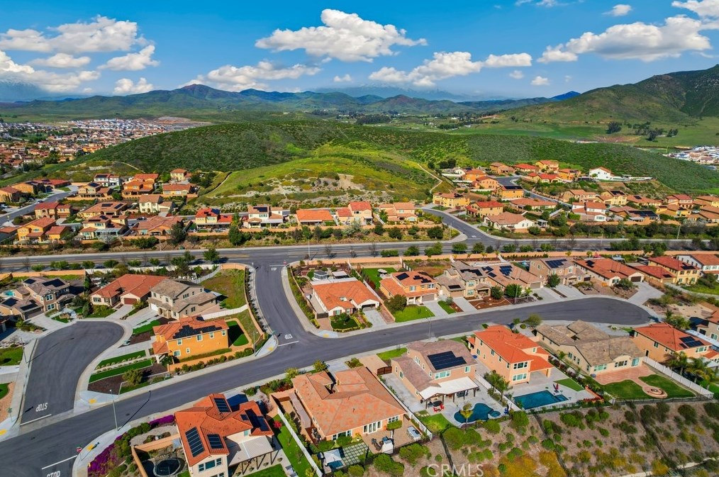 35543 Laurel Tree Ct, Winchester CA  92596-8103 exterior