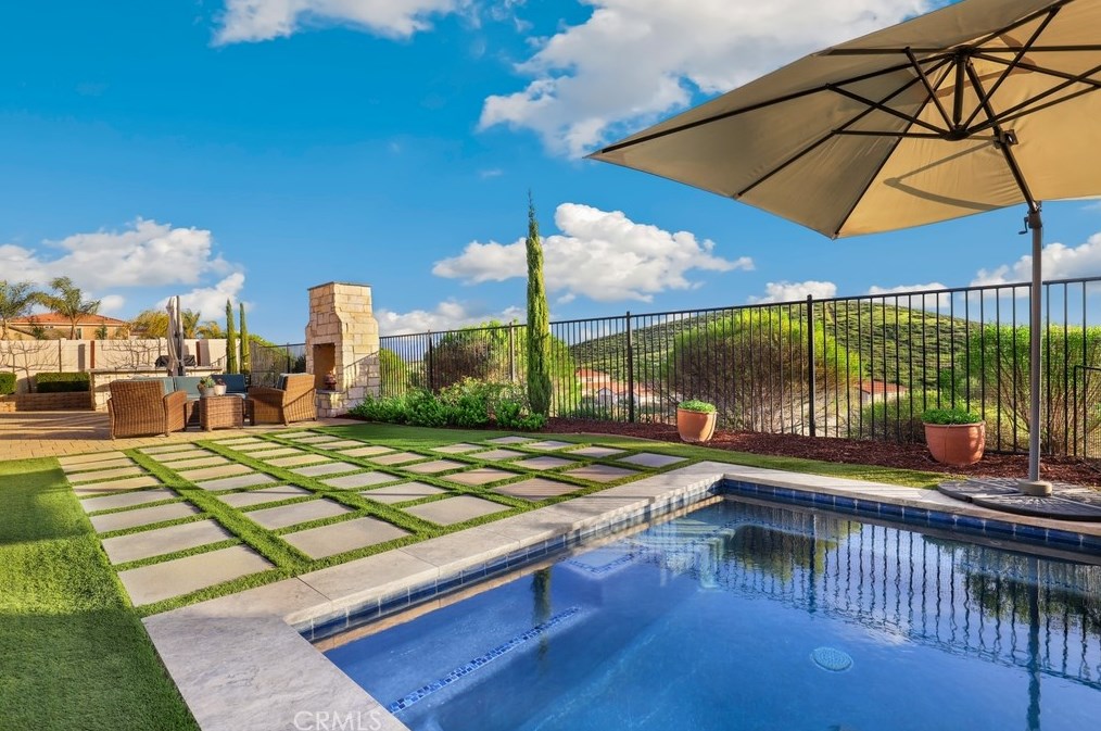 35543 Laurel Tree Ct, Winchester CA  92596-8103 exterior