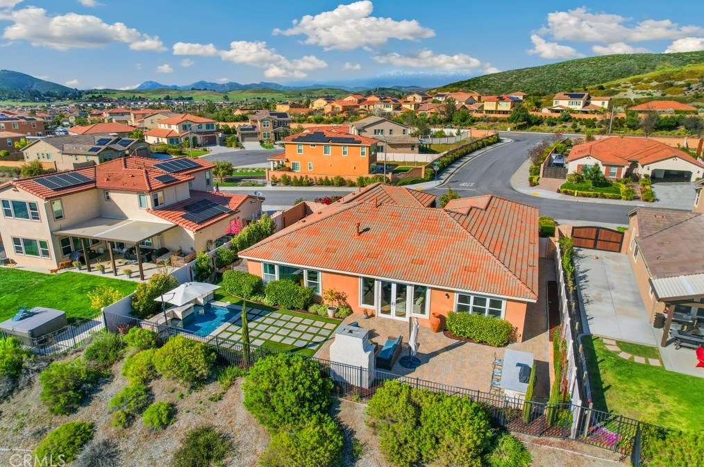 35543 Laurel Tree Ct, Winchester CA  92596-8103 exterior