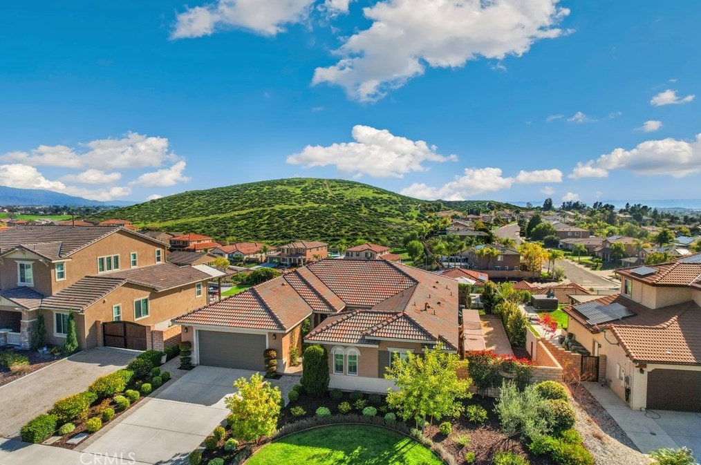 35543 Laurel Tree Ct, Winchester CA  92596-8103 exterior