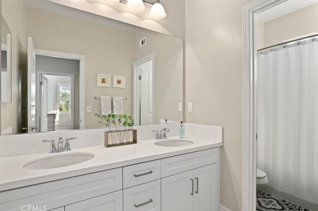 35543 Laurel Tree Ct, Winchester CA  92596-8103 exterior