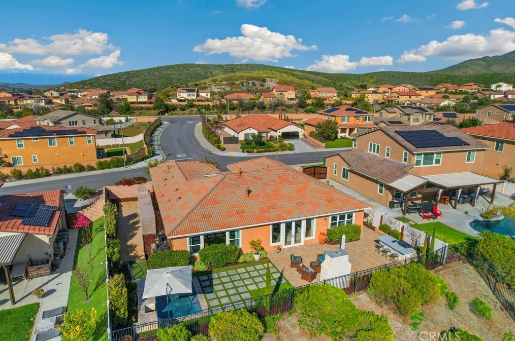 35543 Laurel Tree Ct, Winchester CA  92596-8103 exterior