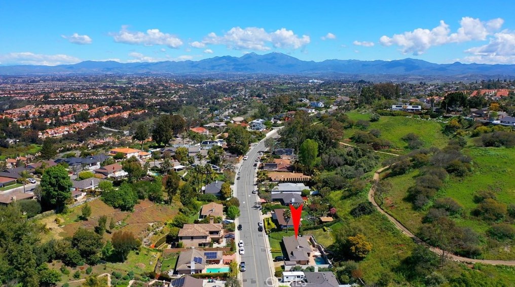 24376 La Hermosa Ave, Laguna Beach CA  92677-2177 exterior