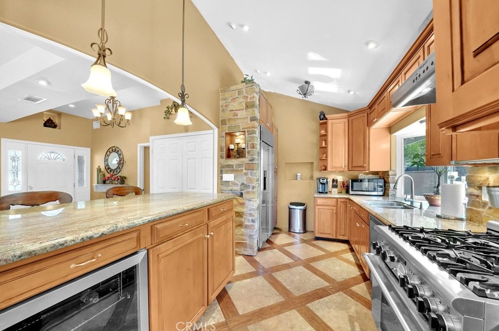 24376 La Hermosa Ave, Laguna Beach CA  92677-2177 exterior