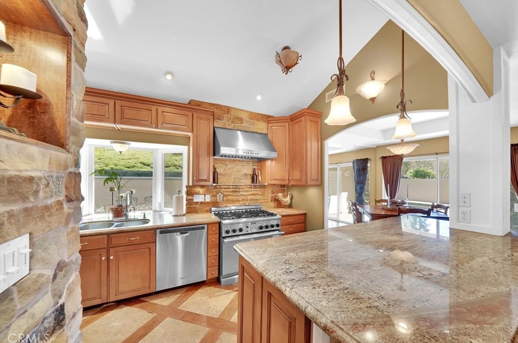 24376 La Hermosa Ave, Laguna Beach CA  92677-2177 exterior