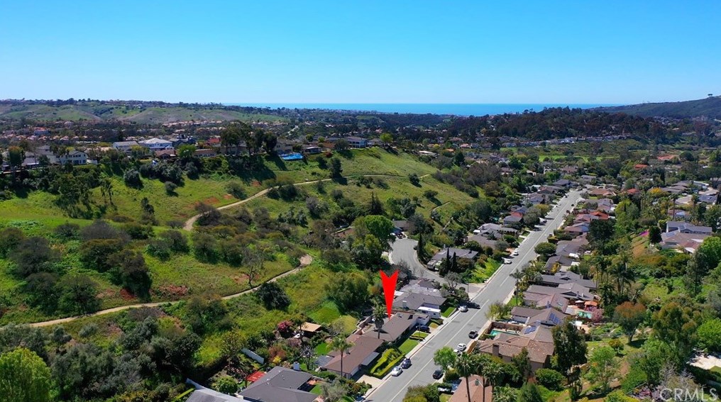 24376 La Hermosa Ave, Laguna Beach CA  92677-2177 exterior