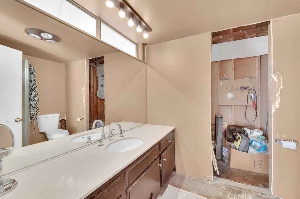 24376 La Hermosa Ave, Laguna Beach CA  92677-2177 exterior