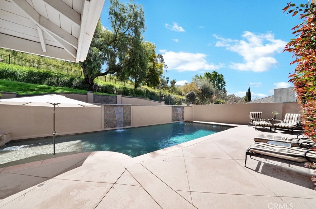 24376 La Hermosa Ave, Laguna Beach CA  92677-2177 exterior