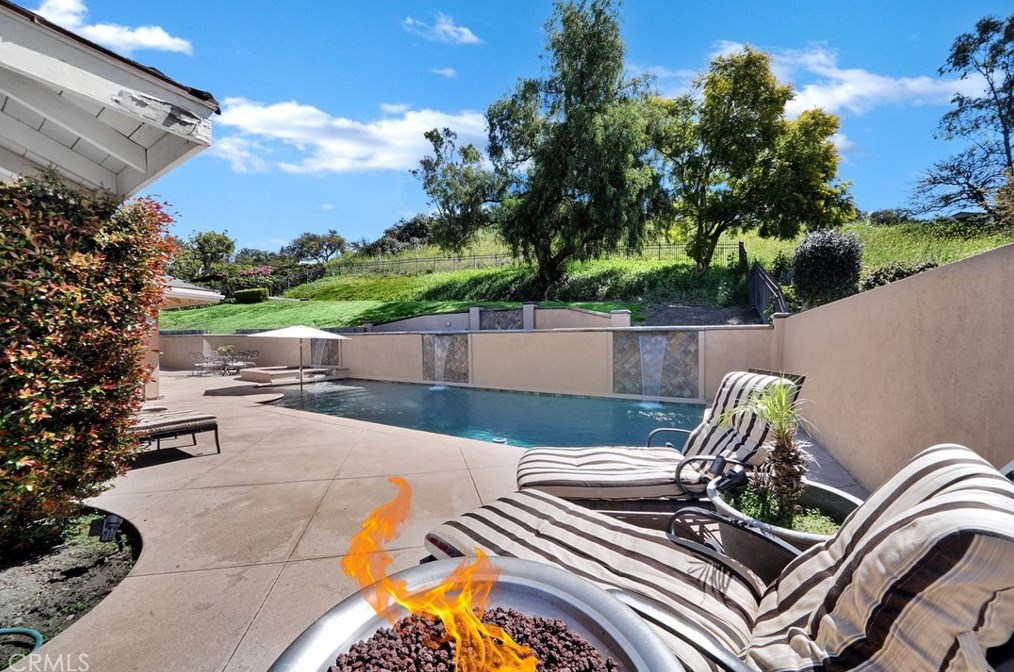 24376 La Hermosa Ave, Laguna Beach CA  92677-2177 exterior