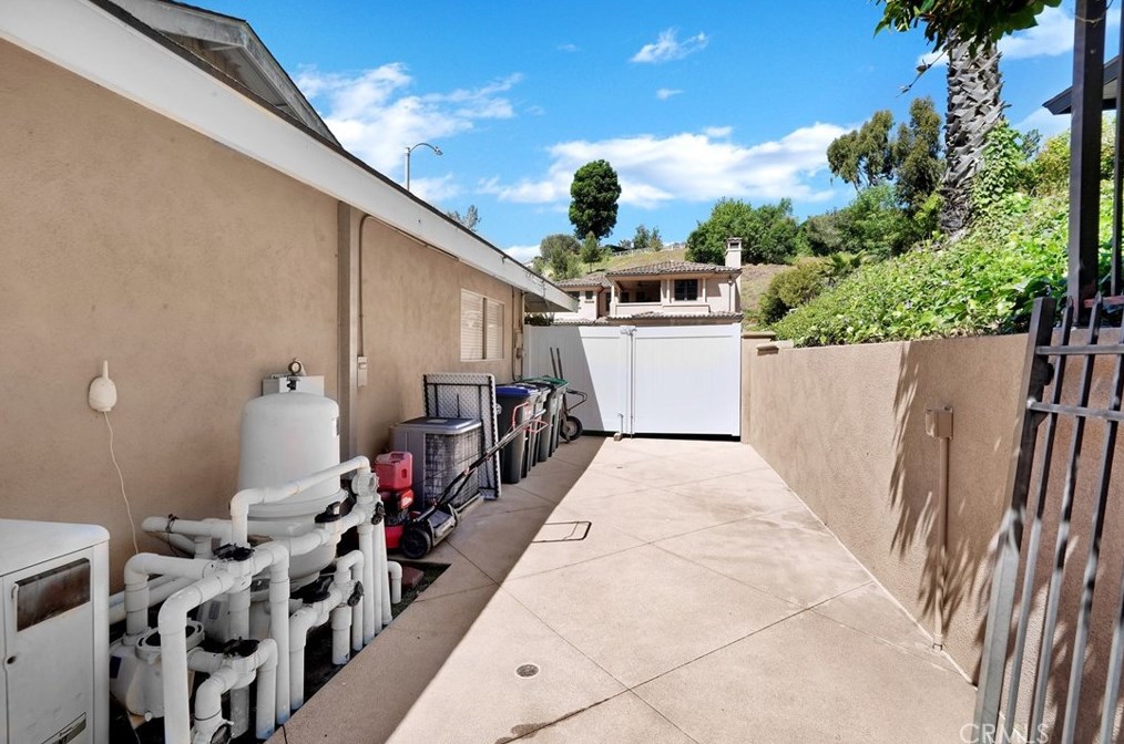 24376 La Hermosa Ave, Laguna Beach CA  92677-2177 exterior