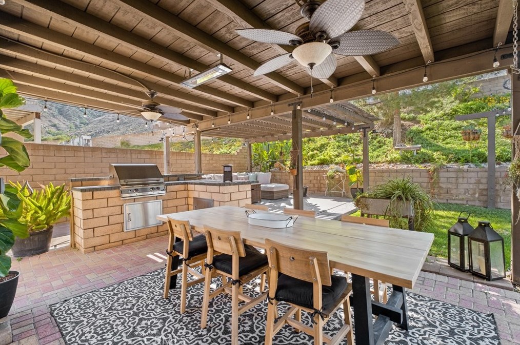 22458 Mountain View Rd, Moreno Valley CA  92557-2655 exterior