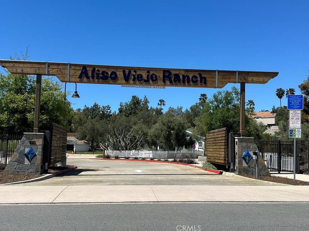 18 Santa Clara, Laguna Beach CA  92656-1319 exterior