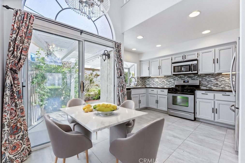 18 Santa Clara, Laguna Beach CA  92656-1319 exterior