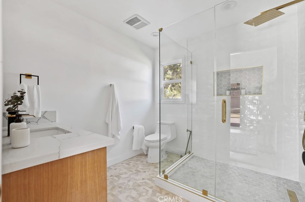 11872 Gladstone Dr, Santa Ana CA  92705-2938 exterior