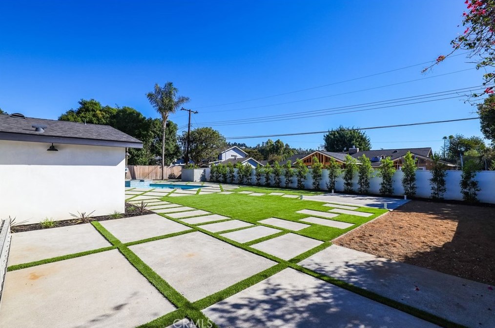 11872 Gladstone Dr, Santa Ana CA  92705-2938 exterior