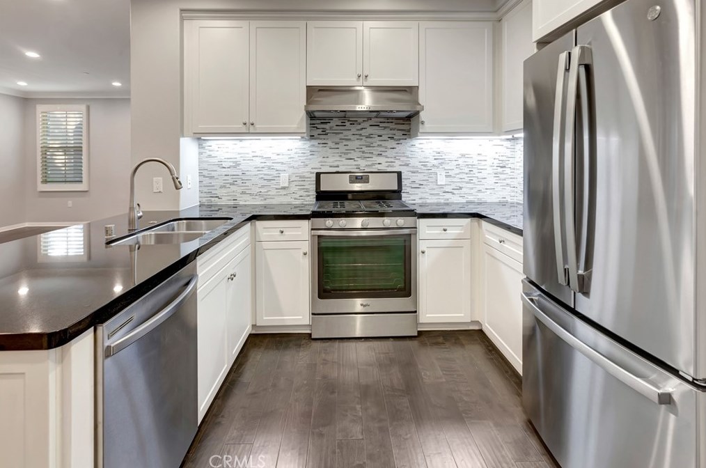 76 Mayfair, Irvine CA  92620-2149 exterior