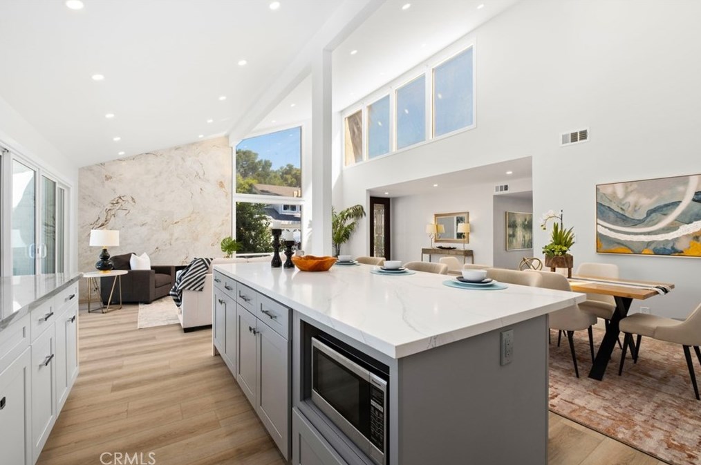 12 Redwood Tree Ln, Irvine CA  92612-2226 exterior