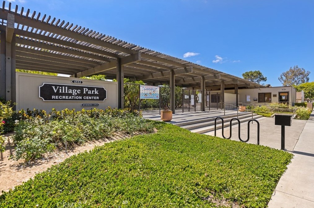 12 Redwood Tree Ln, Irvine CA  92612-2226 exterior