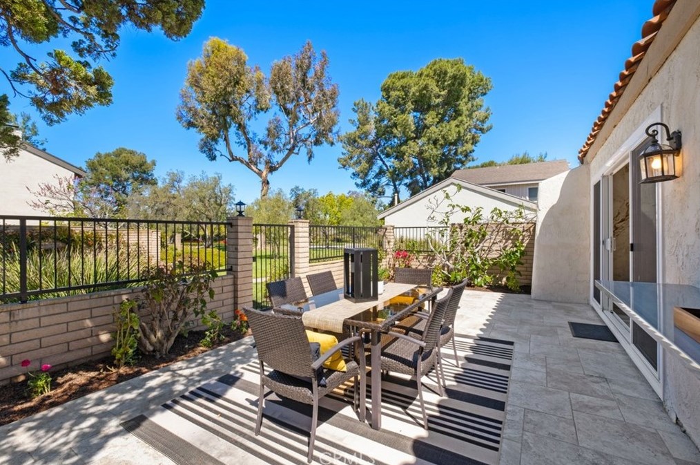 12 Redwood Tree Ln, Irvine CA  92612-2226 exterior