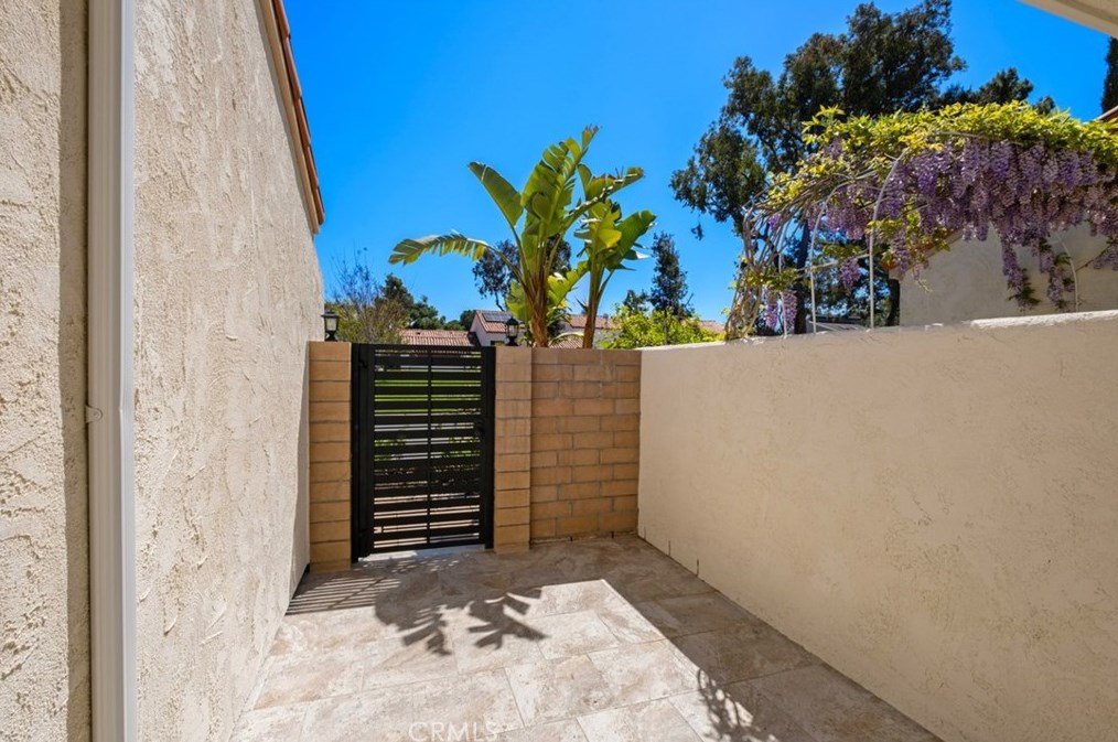 12 Redwood Tree Ln, Irvine CA  92612-2226 exterior