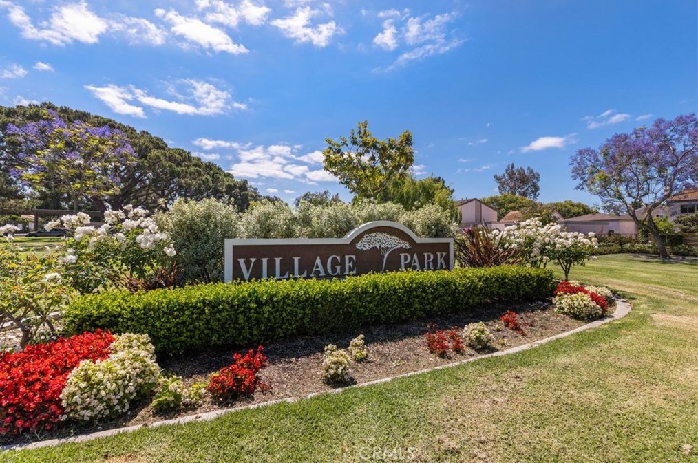 12 Redwood Tree Ln, Irvine CA  92612-2226 exterior