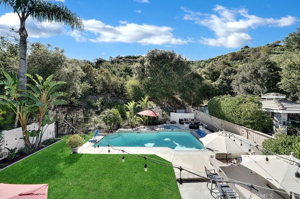 11 Sundown Dr, Trabuco Canyon CA  92679-5300 exterior