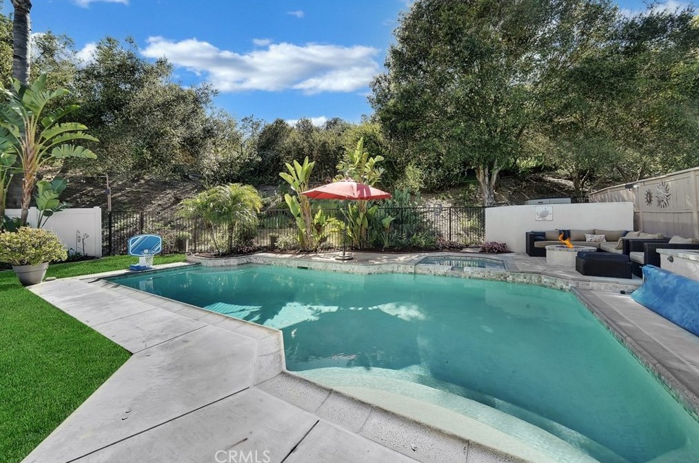 11 Sundown Dr, Trabuco Canyon CA  92679-5300 exterior