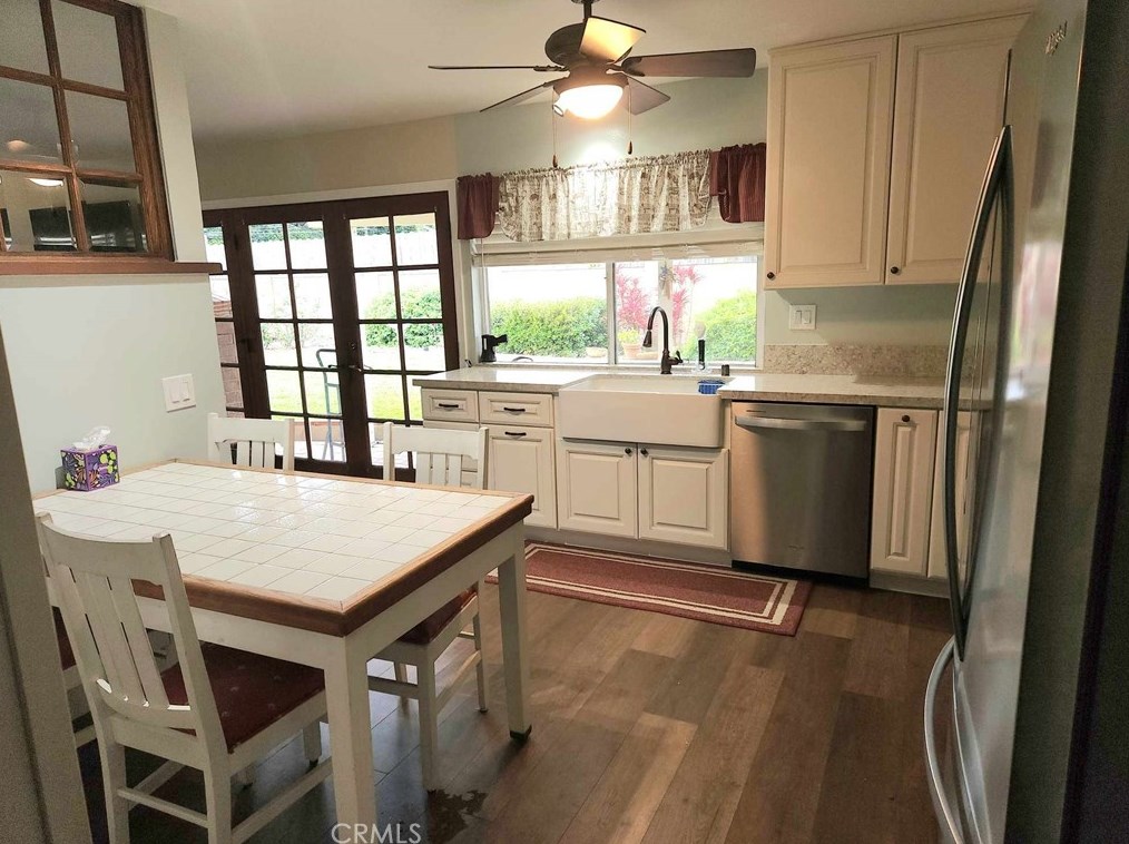 19451 Mclaren Ln, Huntington Beach CA  92646-2757 exterior