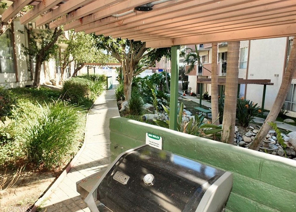 5585 Pacific Coast Hwy, Long Beach CA  90804-4426 exterior