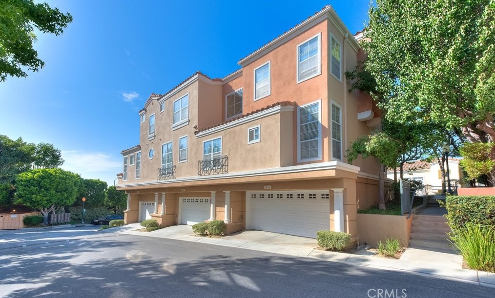 8027 Naples Ln, Anaheim CA  92808-2436 exterior