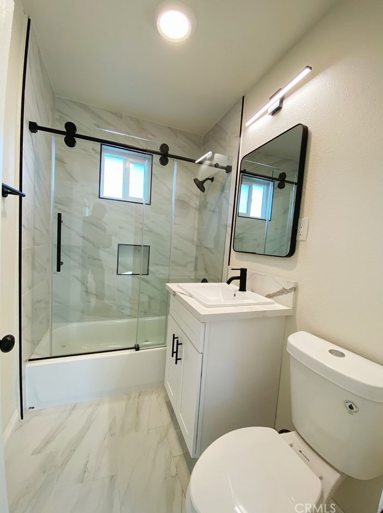 2045 111th St, Los Angeles CA  90047-4702 exterior