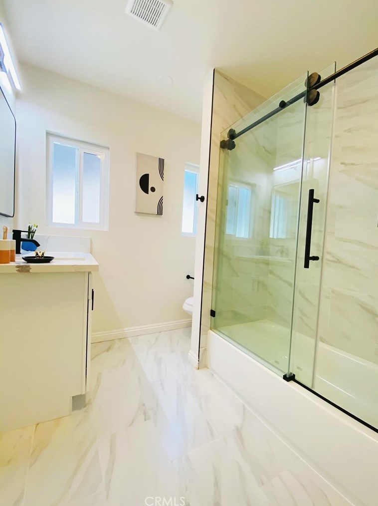 2045 111th St, Los Angeles CA  90047-4702 exterior