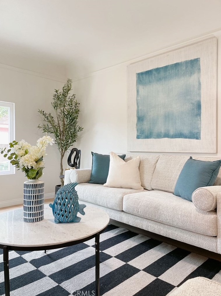 2045 111th St, Los Angeles CA  90047-4702 exterior