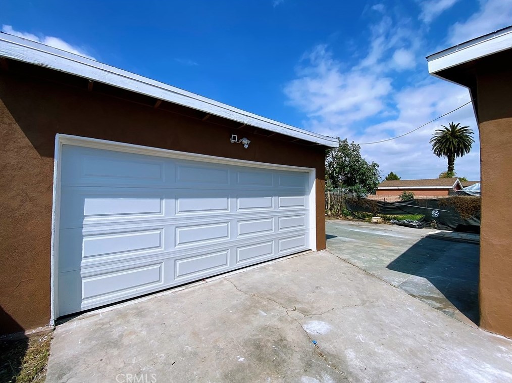 2045 111th St, Los Angeles CA  90047-4702 exterior