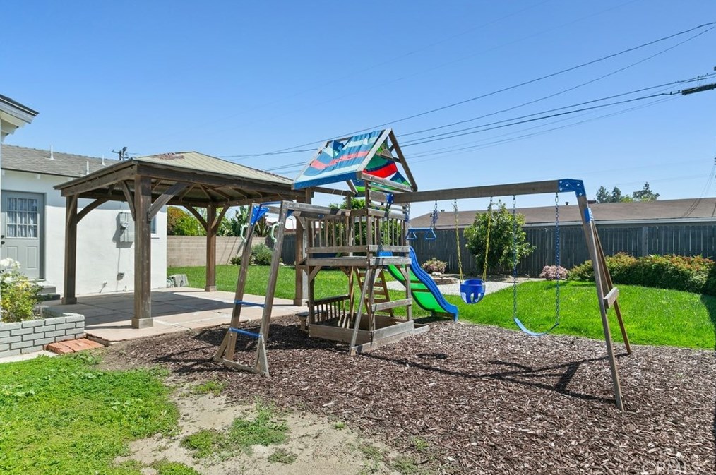 2836 Elmlawn Dr, Anaheim CA  92804-3913 exterior