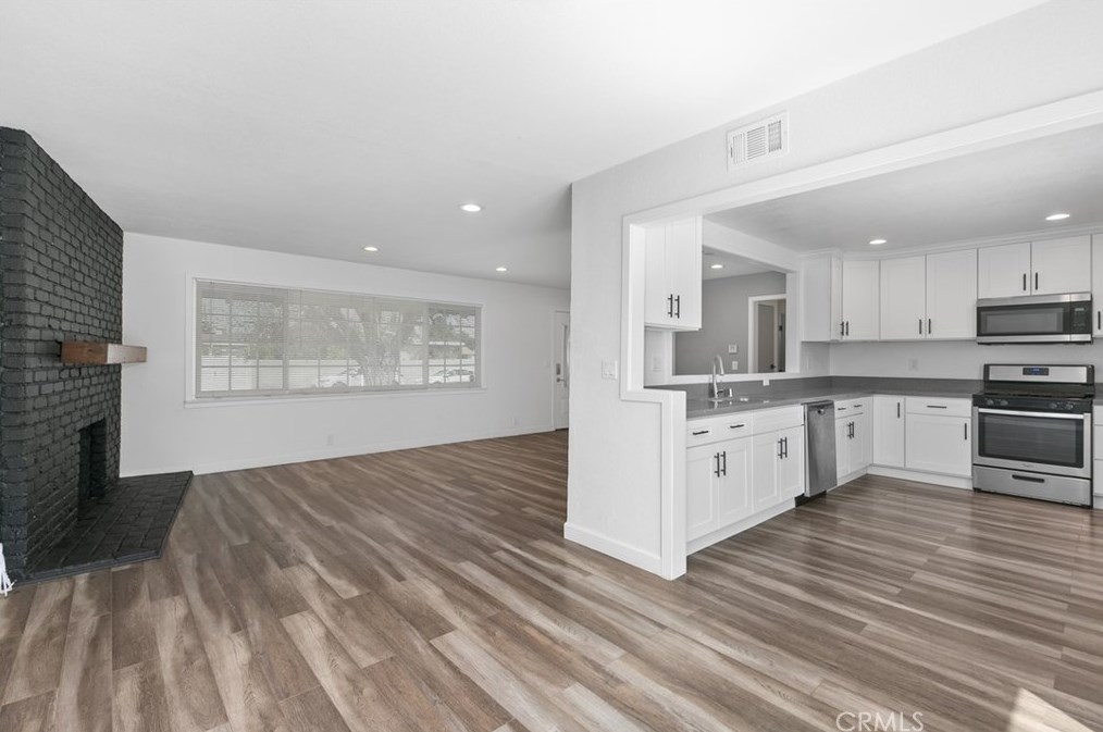 2836 Elmlawn Dr, Anaheim CA  92804-3913 exterior