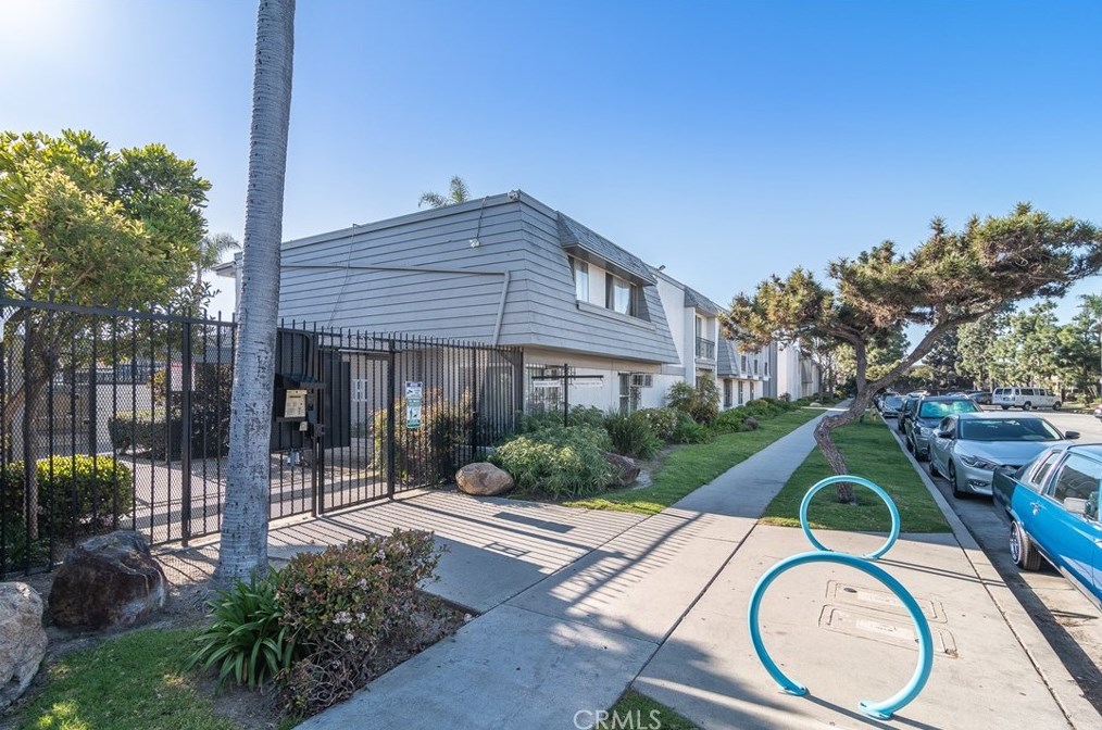 5530 Ackerfield Ave, Long Beach CA  90805-4955 exterior