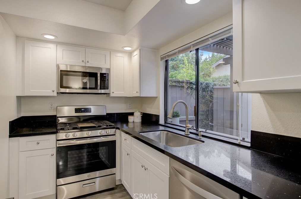 1707 Heritage Cir, Anaheim CA  92804-6553 exterior