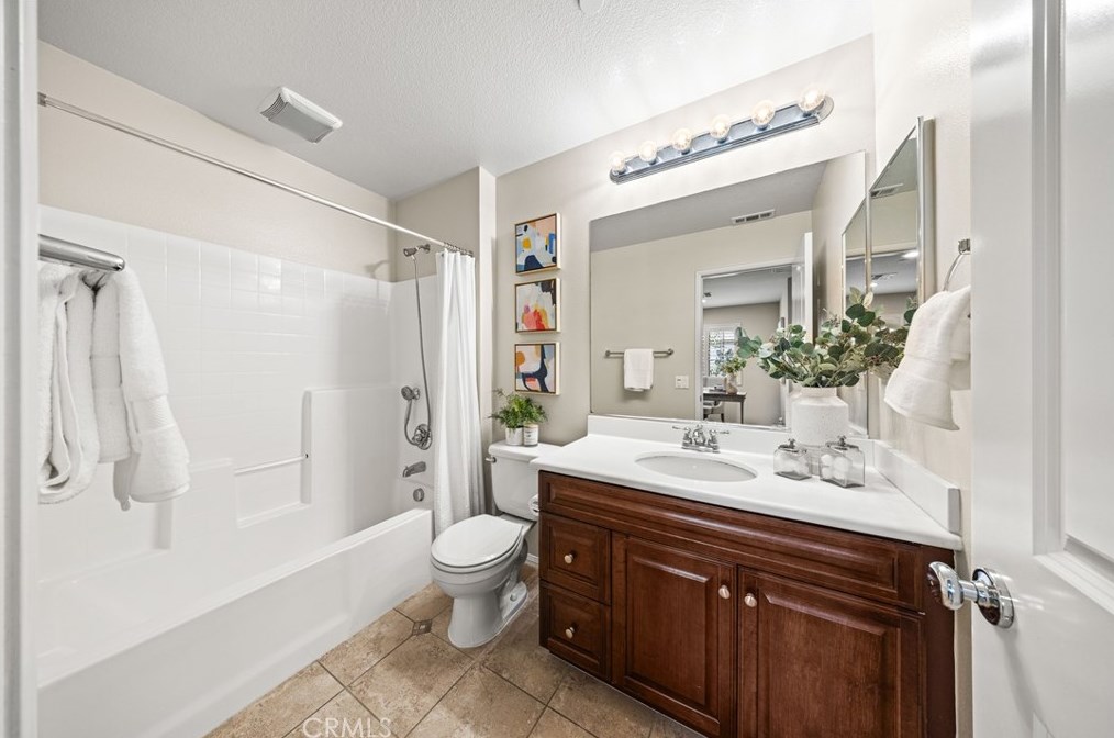 66 Hedge Bloom, Irvine CA  92618-1516 exterior