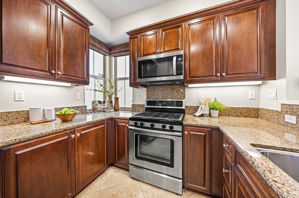 66 Hedge Bloom, Irvine CA  92618-1516 exterior
