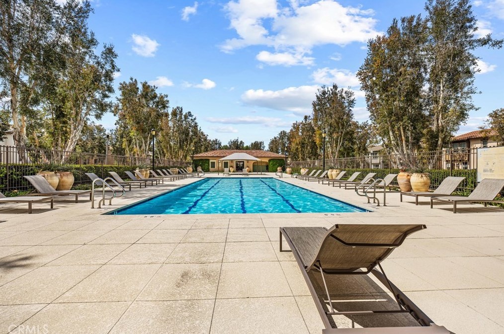 66 Hedge Bloom, Irvine CA  92618-1516 exterior